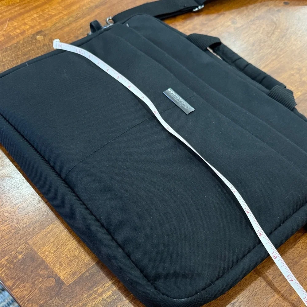 Kensington Black Laptop Messenger Bag